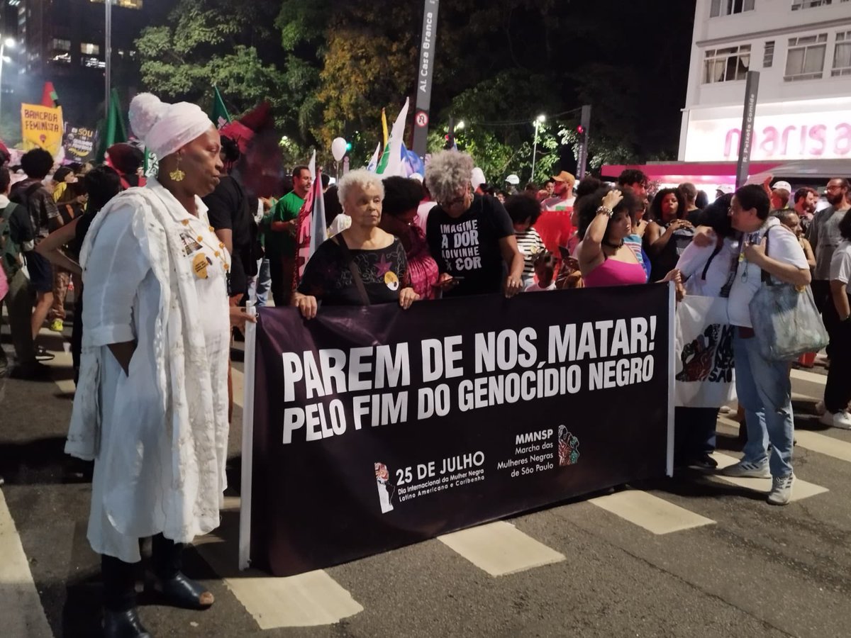 iamrafah_'s tweet photo. @mnesaopaulo em seu território denunciando o pecado do racismo e protestando contra o genocídio negro no Brasil! Nossa vitória não será por acidente; luta e resistência são a chave! 

Parabéns a todas as organizações nesse marco na luta do povo negro. Seguimos juntos! ✊🏾 https://t.co/LTbXBMLDgw