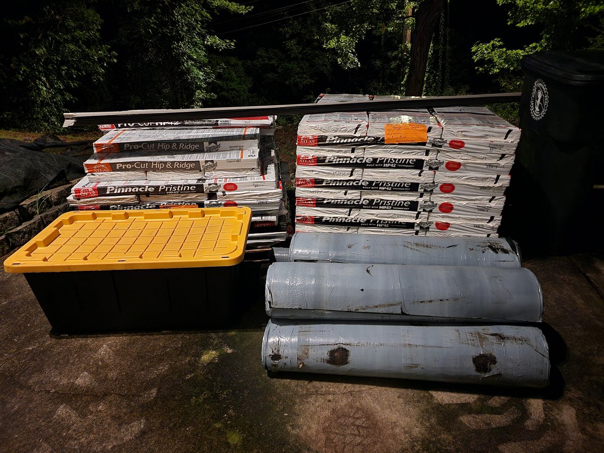 theroofnurse's tweet image. Looks like Roof Nurse is getting ready to install another Pinnacle Pristine Atlas Roofing - Shingles roof!

#roofing 
#atlasroofing 
#pinnaclepristine 
#Eastridge 
#roofingcontractors