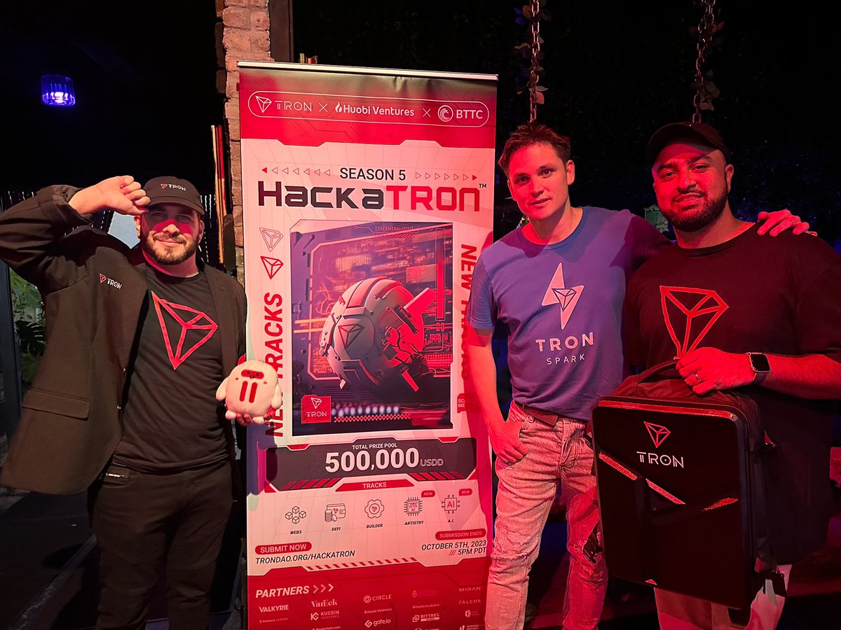 iBeatWallStreet's tweet image. Wow! One of the best #TRON Builder Tour stops so far! 🔥

Over 100 blockchain and crypto enthusiasts here in Miami tonight enjoying great food, drinks, and live music while learning about @trondao and our #HackaTRON S5!