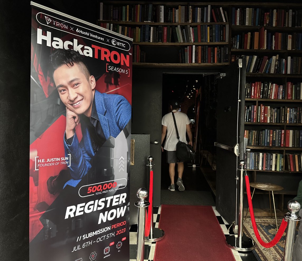 iBeatWallStreet's tweet image. Wow! One of the best #TRON Builder Tour stops so far! 🔥

Over 100 blockchain and crypto enthusiasts here in Miami tonight enjoying great food, drinks, and live music while learning about @trondao and our #HackaTRON S5!