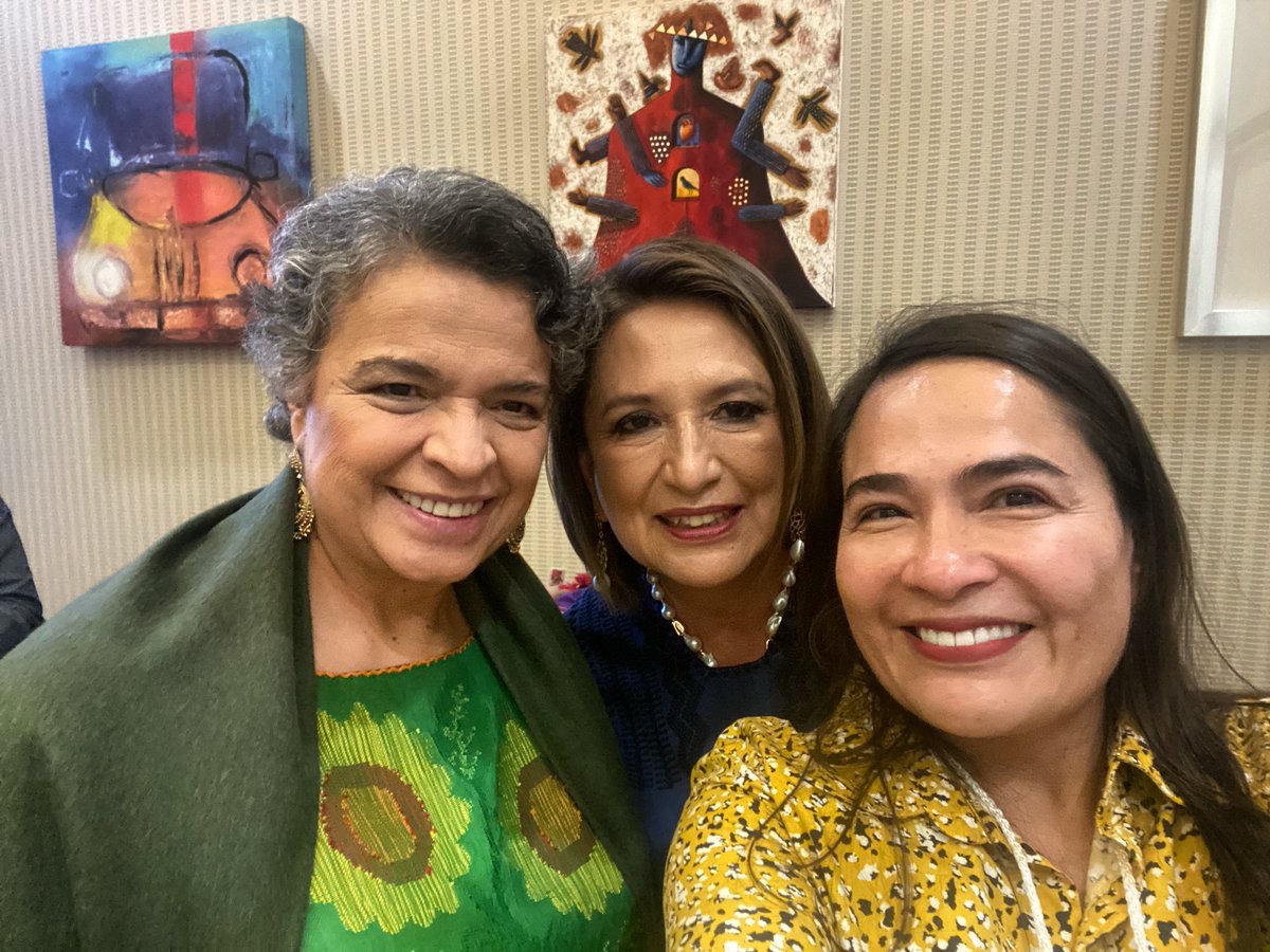 juarezveromex's tweet image. Con dos grandes mujeres @BeatrizParedes y @XochitlGalvez desde mi querido estado de Jalisco para todo México ! 

#LasMujeresAlPoder

#FrenteAmplioPorMéxico 
@PRI_Nacional @AccionNacional @PRDMexico 
@redesunidosmx 
@FrenteAmplioxMX @FCN_mx 
@SocCivilMx