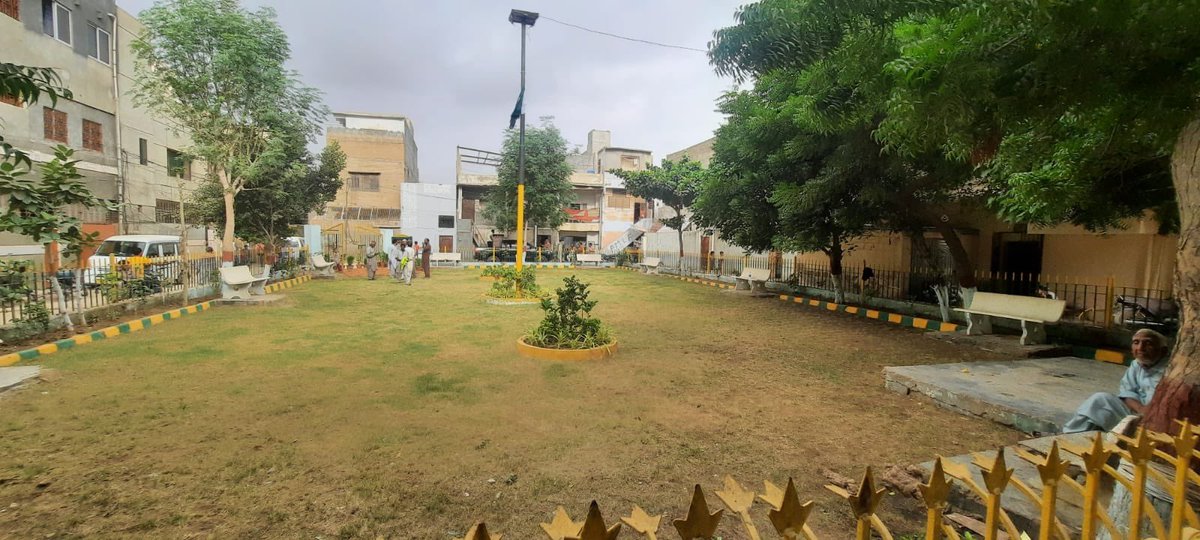 DCKhiCentral's tweet photo. "#Project81 holds a special place in my heart. A verdant gem amidst the urban sprawl of New Karachi Sector 5. A green haven in a densely populated neighborhood, embraced with enthusiasm by the community. Here's to cleaner, greener spaces for our children! 🌳🌼 #Baghban https://t.co/QHfrz7FJOK