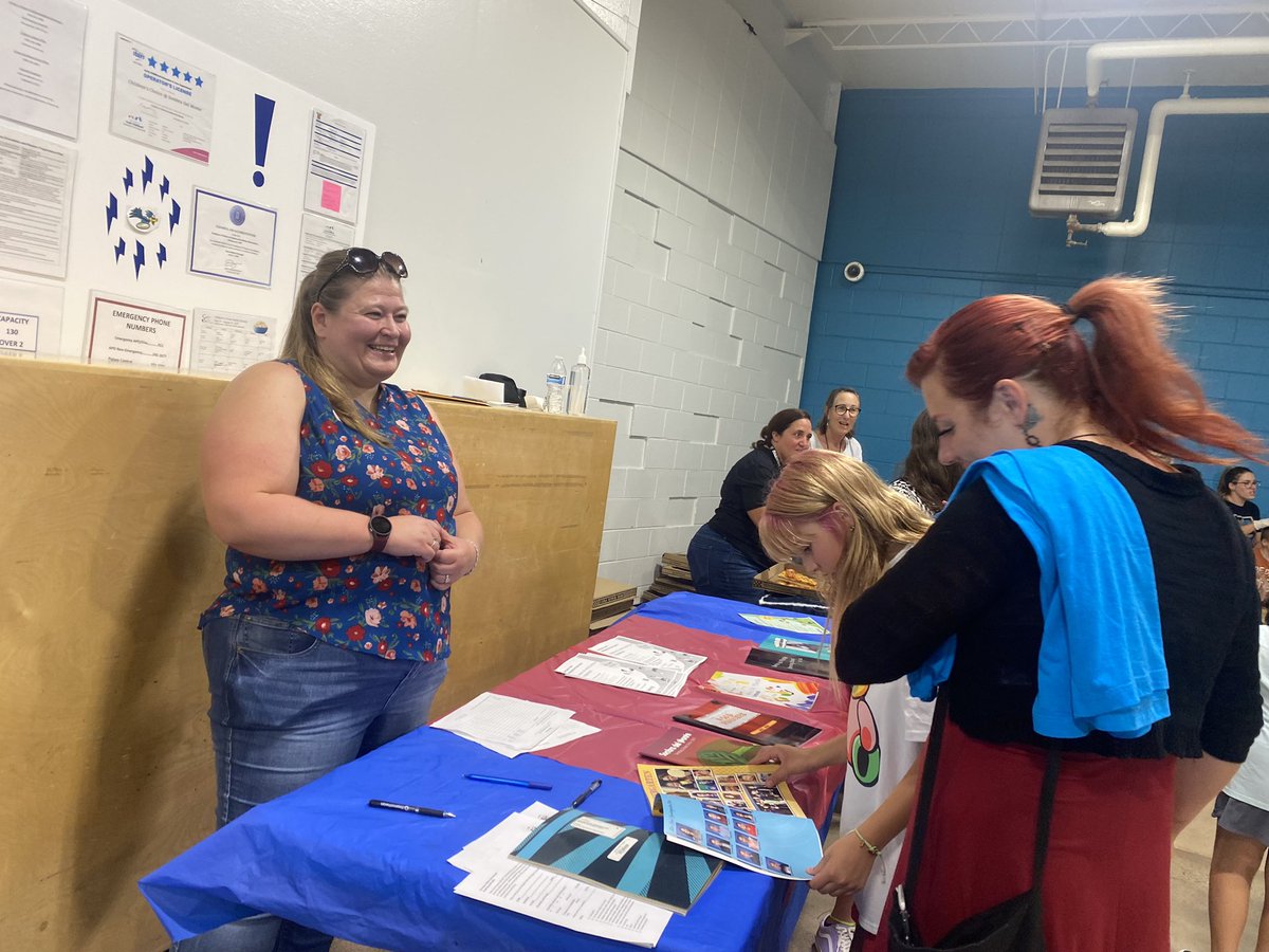 Open House at Sombra was a success!  Thank you to all of our families who came to support their students 🙌🏼. #togetherwearebetter <a href="/ABQschools/">Albuquerque Public Schools</a> <a href="/APS_Elementary/">APS Elementary Schools</a>
