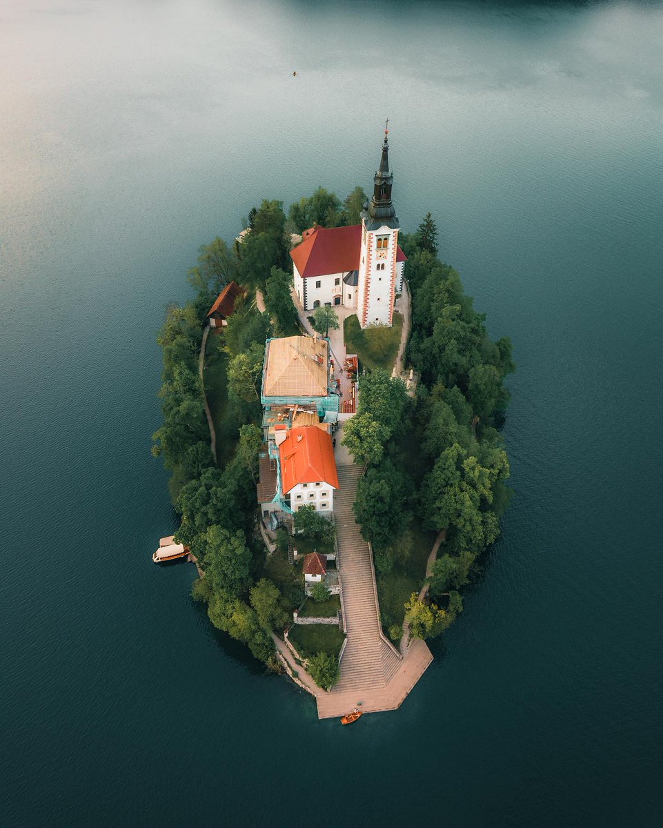 views_magical's tweet photo. Lake Bled Slovenia https://t.co/jA85GH4knH