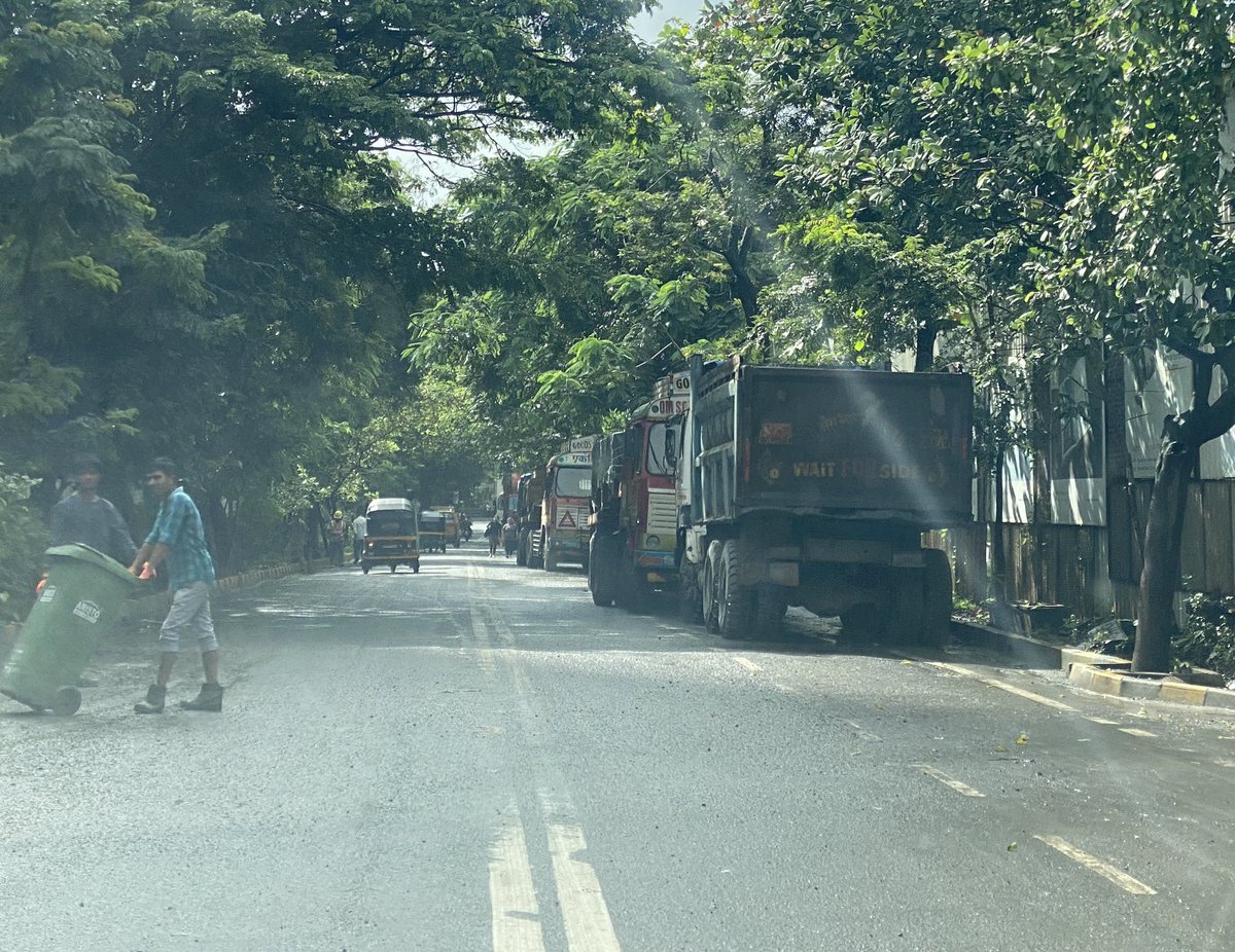 Complete Takeover of DP Road leading from Swapna Nagari to Yogi Hills by Prestige Developers. Hats off to residents of this area who put up with this nonsense !
<a href="/MTPHereToHelp/">Mumbai Traffic Police</a> <a href="/mybmc/">माझी Mumbai, आपली BMC</a> is such takeover of a public road allowed ?