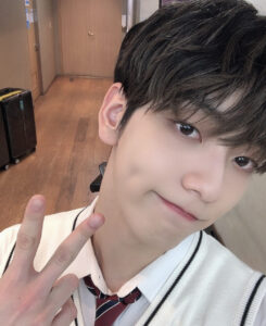 Soobin_numa's tweet photo. 背が高くて、お目々キュルキュルで色白で、穏やかで、なのにガタイが良くて、力持ち、踊りもパワフル。ギャップ萌え。
スビンに沼落ち。　
k-po好きの高校生娘からの影響で、バンタン沼落ち→TXT沼落ち、セブチ、スキズ、ルセラ、ニュジも好きです。 https://t.co/65sBGgfIbd