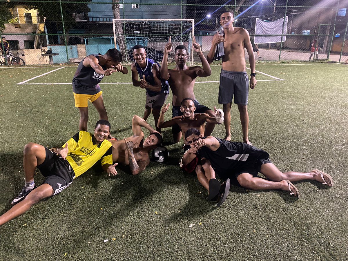 tatao_fc's tweet photo. Obrigado, tenente pela Caixa 🤣⚽️🍻 https://t.co/Izj7lNh0Ma