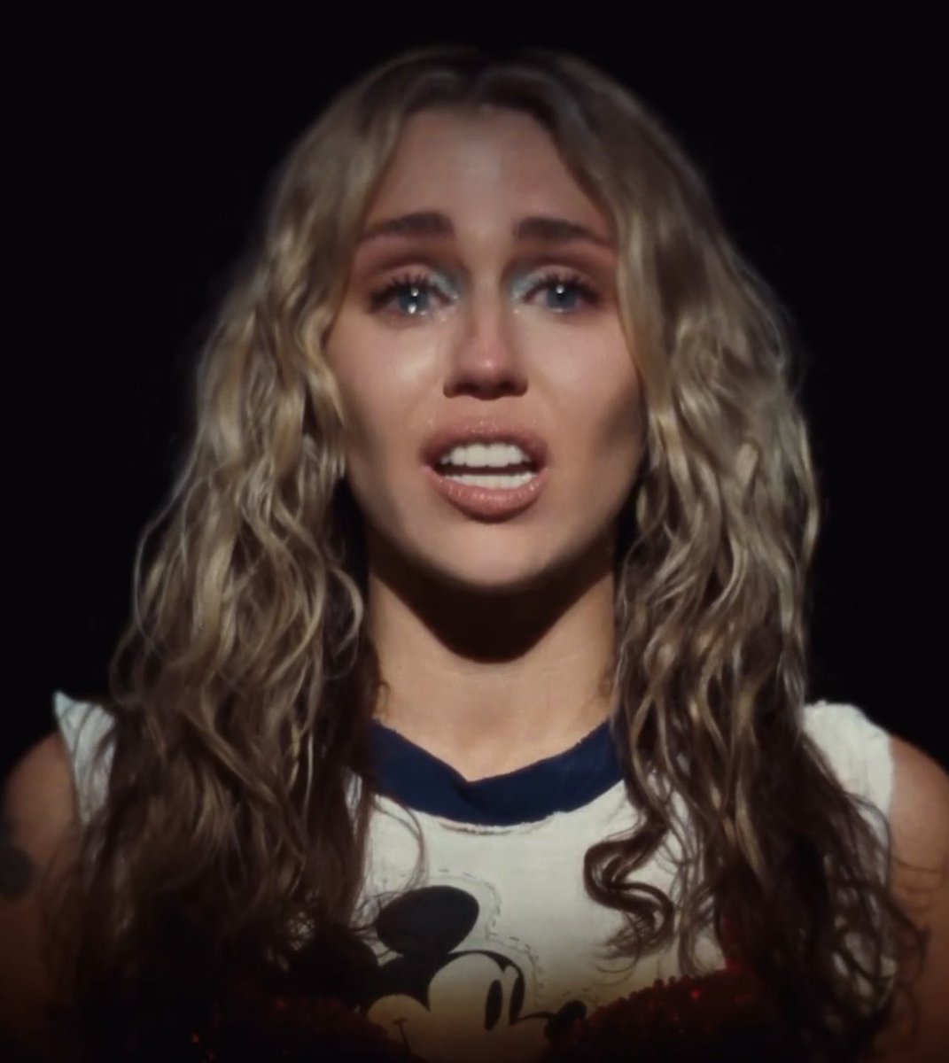 Miley Official tweet media