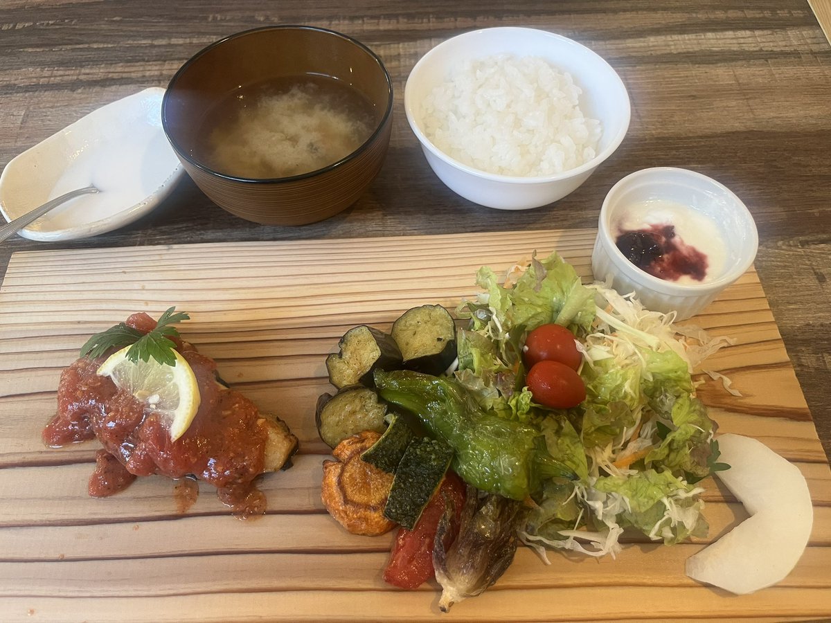 mimo_0605t's tweet image. hometownやピクニックマルシェ
によく出店されている
mix cafeさん

一度お店に行ってみたくて
白身魚🐟のランチ
めっちゃ美味しかった😋

店内もオシャレな雰囲気で
近くだからまた行こう♬
#mixcafe
#川西能勢口