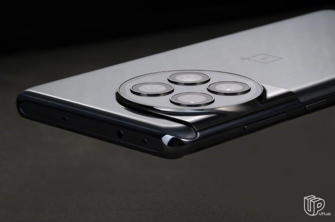 OnePlusClub's tweet image. OnePlus Ace 2 Pro Titanium Grey with Bionic vibration motor.

#OnePlusAce2Pro