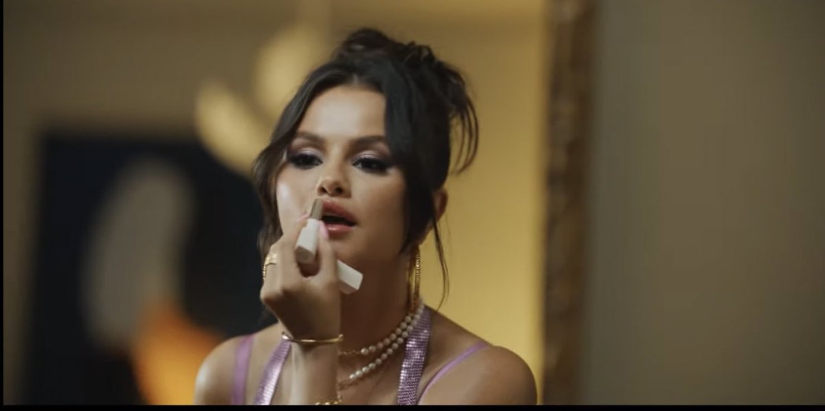 PopBase's tweet photo. Selena Gomez in the music video for ‘Single Soon.’ https://t.co/limCvfJo3u