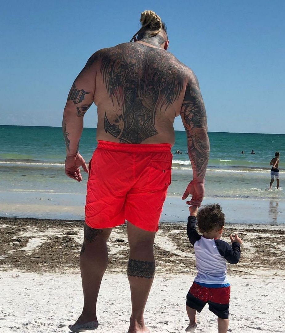 wrestlelamia's tweet photo. I honestly still can’t process this. Bray Wyatt was fuking 36 with a wife and kids. We were just awaiting his triumphant return. Life can turn around in just seconds man😪 https://t.co/ZV3fpLNIHZ