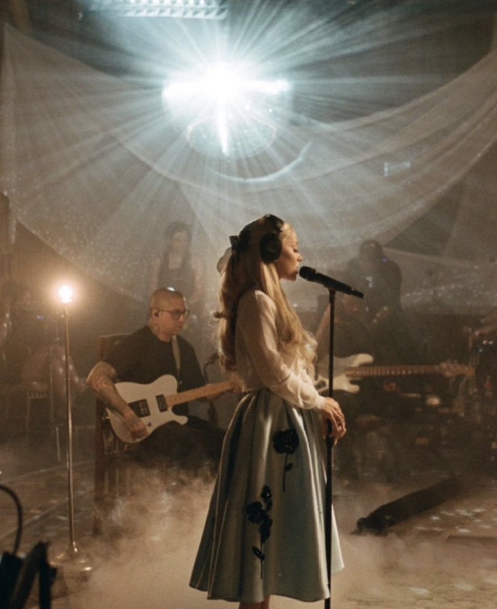 ariana_japan's tweet photo. 🪞✨🫧⫘⫘⫘⫘⫘
みんな待ってた!! Ariana is back!!!

『Yours Truly』リリース10周年記念
    デラックス・バージョン配信スタート

  ♡happy #10YearsofYoursTruly ♡
                               ⫘⫘⫘⫘⫘⫘🪞🫧✨
#アリアナ・グランデ
デビュー・アルバム10周年アニバーサリーウィークが始まりました💫

digital deluxe out now🎧→https://t.co/exNi52Xay0
