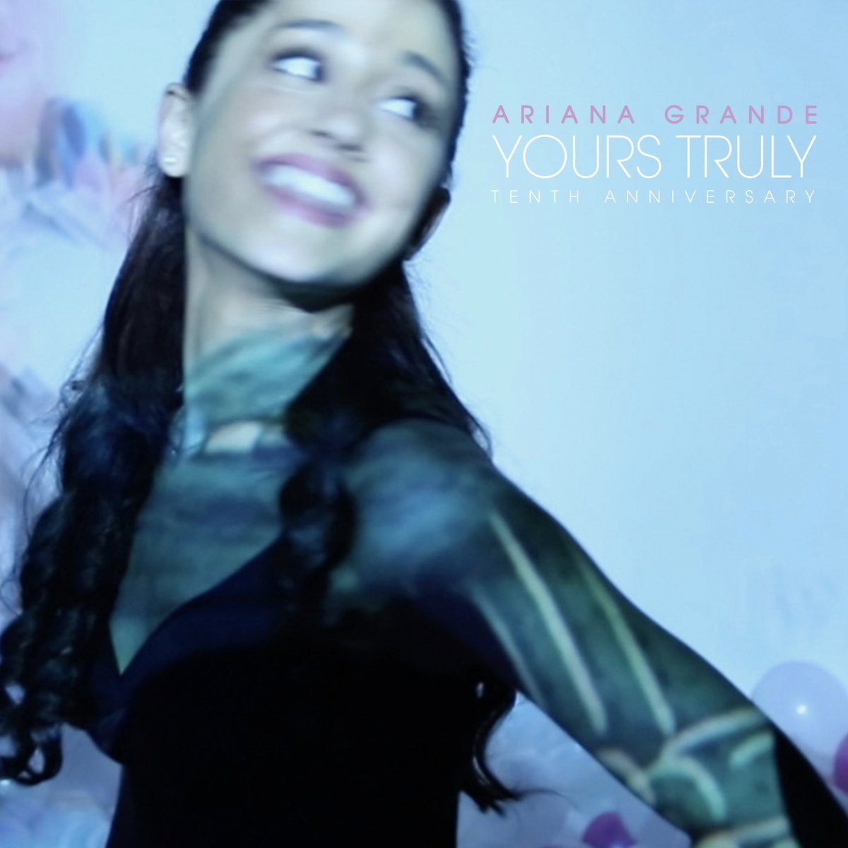ariana_japan's tweet photo. 🪞✨🫧⫘⫘⫘⫘⫘
みんな待ってた!! Ariana is back!!!

『Yours Truly』リリース10周年記念
    デラックス・バージョン配信スタート

  ♡happy #10YearsofYoursTruly ♡
                               ⫘⫘⫘⫘⫘⫘🪞🫧✨
#アリアナ・グランデ
デビュー・アルバム10周年アニバーサリーウィークが始まりました💫

digital deluxe out now🎧→https://t.co/exNi52Xay0