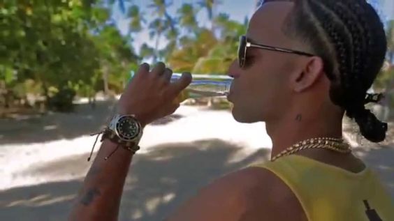 Nómina - Maluma, Jowell &amp; Randy
"No es popera pero quiere por allá 'tra
Austin ya me dijo que tú eres tremenda sata"
Maluma realiza un juego de palabras entre el apellido de Sebastian Yatra y la frase 'allá atras' junto con un guiño al tema Tremanda Sata de Arcángel.