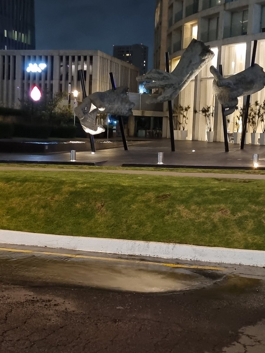 pepepulidof's tweet photo. @SacmexCDMX @AlcCuajimalpa @atencionAlcaldi @AdrianRubalcava @ColonosSantaFe se reporta fuga de agua frente a Av Santa Fe 546 Peninsula Tower, lleva 2 reparaciones y se sigue fugando el agua. Urge atenderlo. https://t.co/4S16qdp6dW