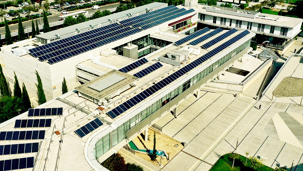 UCYOfficial's tweet photo. ☀ Νέο φωτοβολταϊκό πάρκο «Απόλλων» @UCYOfficial  συνολικής ισχύος 5 ΜWp 
 👉To «Απόλλων» αναμένεται να παράγει ετησίως 8,4 GWh καθαρής ενέργειας που αντιστοιχεί με το 50% των σημερινών  αναγκών σε ηλεκτρισμό της Πανεπιστημιούπολης. 
ℹ https://t.co/699rjOaxPY https://t.co/ATkdoylo7c