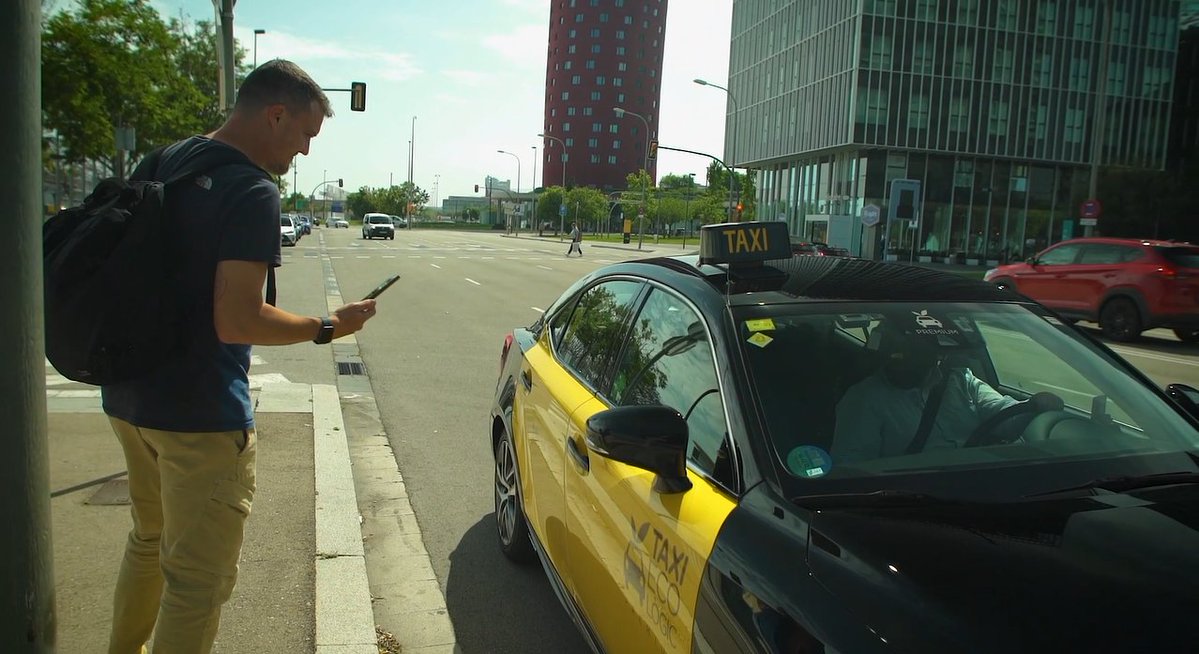 AMBtaxi's tweet photo. Tant si ets més d'improvisar, com si ets de tenir-ho tot planificat, pots comptar amb el #TaxiMetropolità❗️
- Demana un perquè vingui a buscar-te un dia i hora determinats
- O para'l a mà alçada física al carrer o de forma digital amb #Picmi (a través de l'app AMB Mobilitat) https://t.co/7hmGQLrMn0