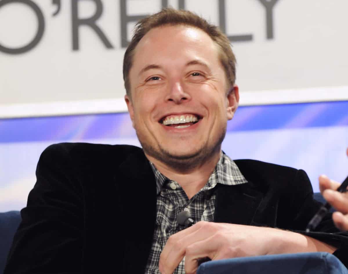 supercarblondie's tweet photo. Elon Musk demands Cybertruck is built to โsub 10-micron accuracyโ in leaked email ๐ต๐
#elonmusk #leakedemail #tesla #cybertruck #panelgaps https://t.co/fnD1caycEv