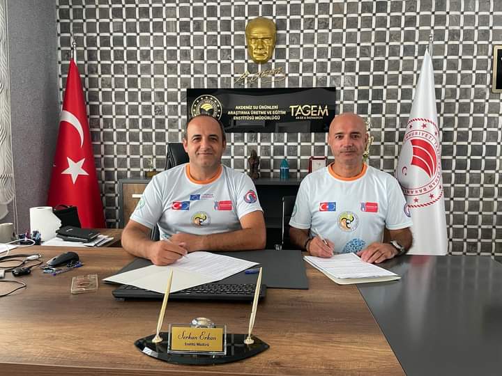 aksamsuurunleri's tweet photo. Enstitümüz ile Lidosk (Lykia izcilik ve doğa sporları kulübü) arasında Erasmus projeleri, kişisel gelişim günleri, deniz kaplumbağaları izleme gönüllü çalışmaları ve daha bir çok konuyu içeren protokol imzalandı. https://t.co/HE1cWIzefE