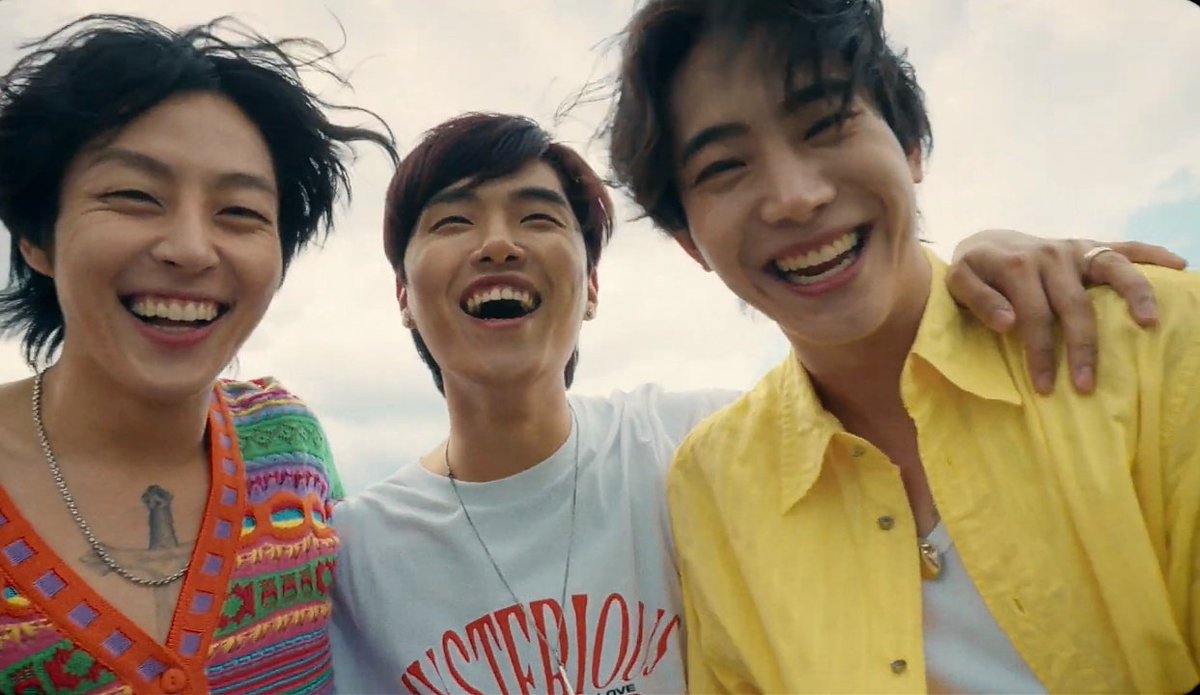 PromoteTheRose's tweet photo. Happy The Rose Happy BlackRoses 🥹❤️

watch You're Beautiful MV here: https://t.co/bBrXMgChxI

YOU'RE BEAUTIFUL THE ROSE
#TheRoseYOUREBEAUTIFUL
#TheRoseDUAL 
#TheRose @TheRose_0803 https://t.co/UwcJHrPR7g