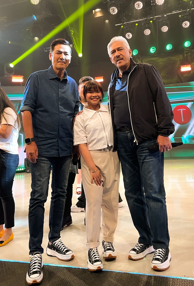 eatbulaga_TVJ's tweet photo. Matchy-matchy kicks today! 😉 https://t.co/bHxpofEaQr