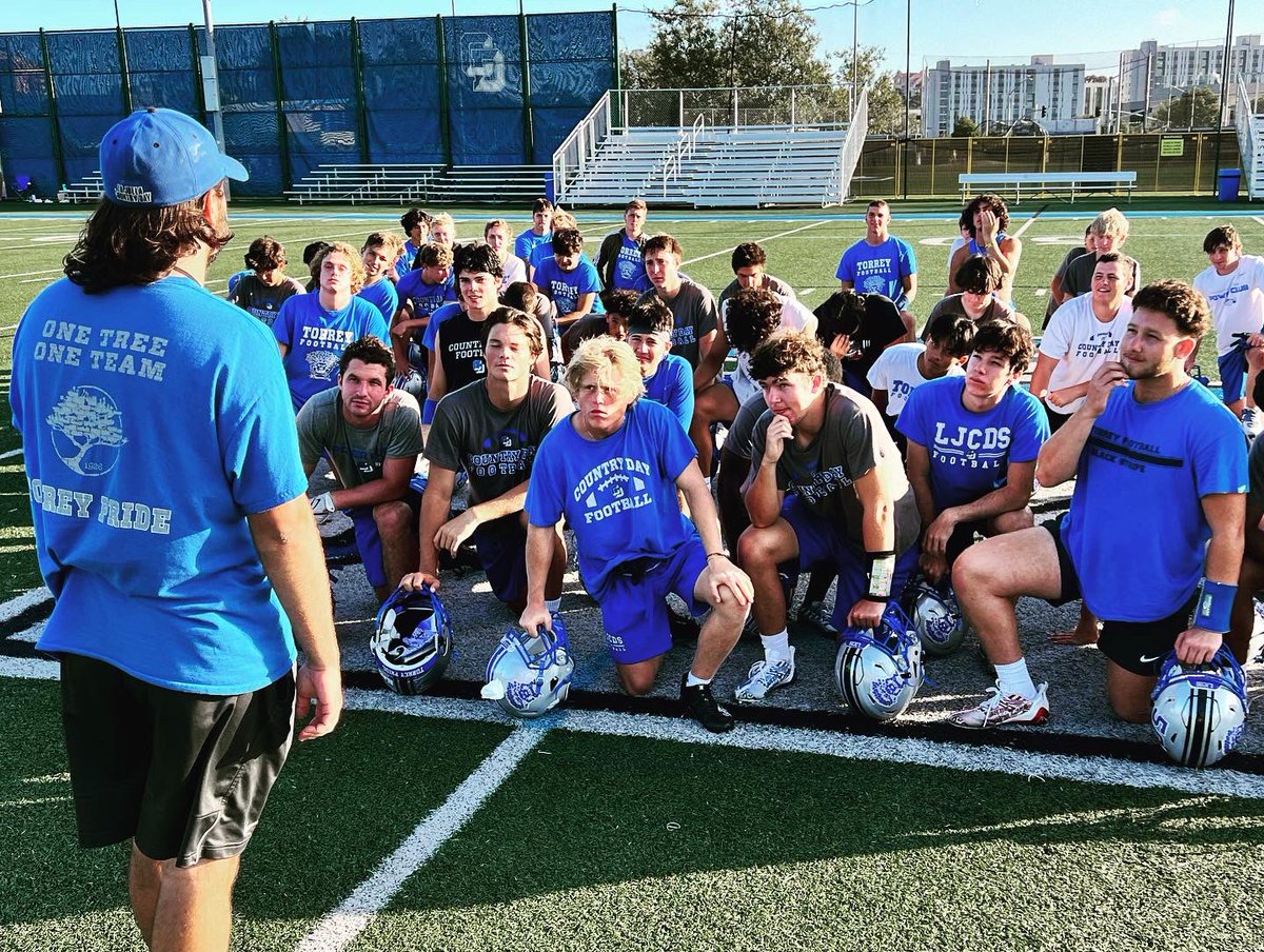 coach_hales's tweet photo. We had another great @TORREYFOOTBALL #ThursdayCoachTalk with Coach @ryanlariccia ‘17 sharing how football has shaped him as a man by giving him his best friends, teaching him life lessons, and leading him to new experiences. #OurTime #Heart #Different #Brotherhood #TorreyPride https://t.co/ksPUcP04U5