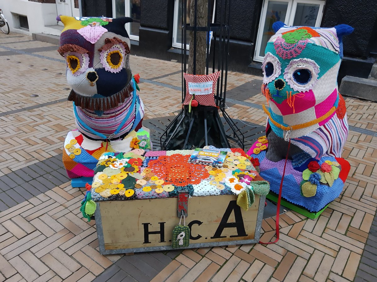 Good yarn bombing in Odense - from We Knit Love.  <a href="/OSEurope/">Occupational Science Europe</a>