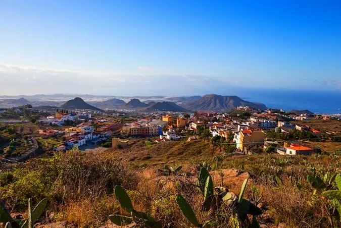 Cualquier época del año es buena para hacer una #escapada a la localidad tinerfeña de #Arona para disfrutar de su suave clima, de sus estupendas #playas y de mucho más
Más información y reservas 👇 buff.ly/3DSRjB4 
#Tenerife #IslasCanarias 
<a href="/TurismoArona/">Turismo Arona</a> <a href="/VisitTenerifeES/">VisitTenerifeES</a>