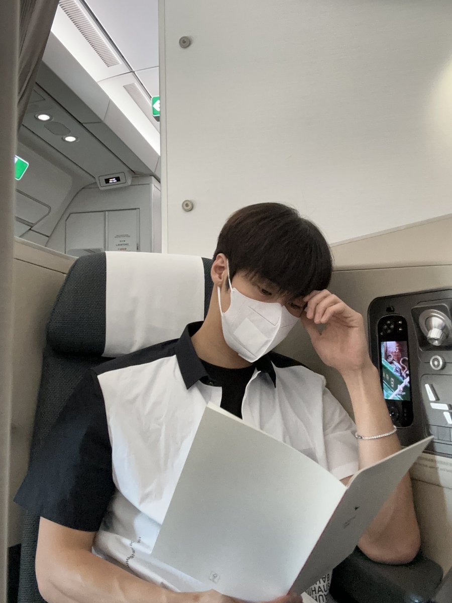 HOOD_10HR3152's tweet photo. 아귀엽다진짜,,,, 바보커플 https://t.co/IowdOC22lt