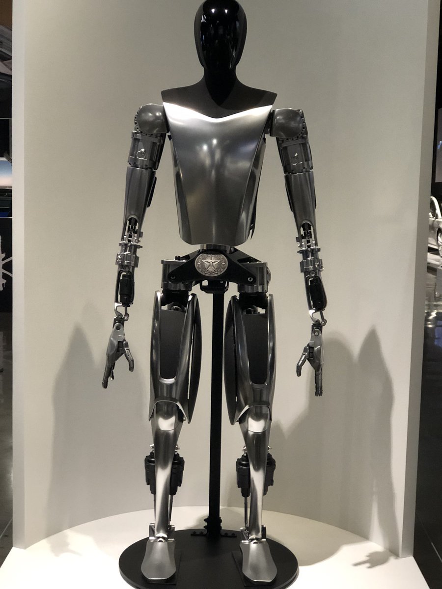 JoesPizza's tweet photo. @MattPocius Thought u might like a few photos from today of Dojo and Tesla Robot on display at the Tesla exhibition at Peterson Museum in Los Angeles. BTW Cybertruck on display is huge in person , intimidating and completely amazing 🤩 https://t.co/b63JUi3a2G