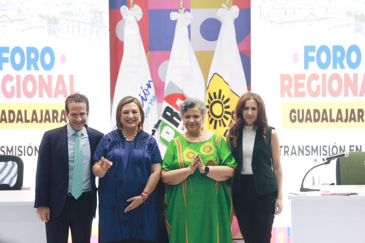 BeatrizParedes's tweet photo. Muchas gracias a quienes siguieron el #ForoGuadalajara y a quienes me acompañaron mostrando su afecto y apoyo.

¡Sigamos avanzando! 

¡#BeatrizAlFrente por una visión de desarrollo! https://t.co/gbJu90OwSl