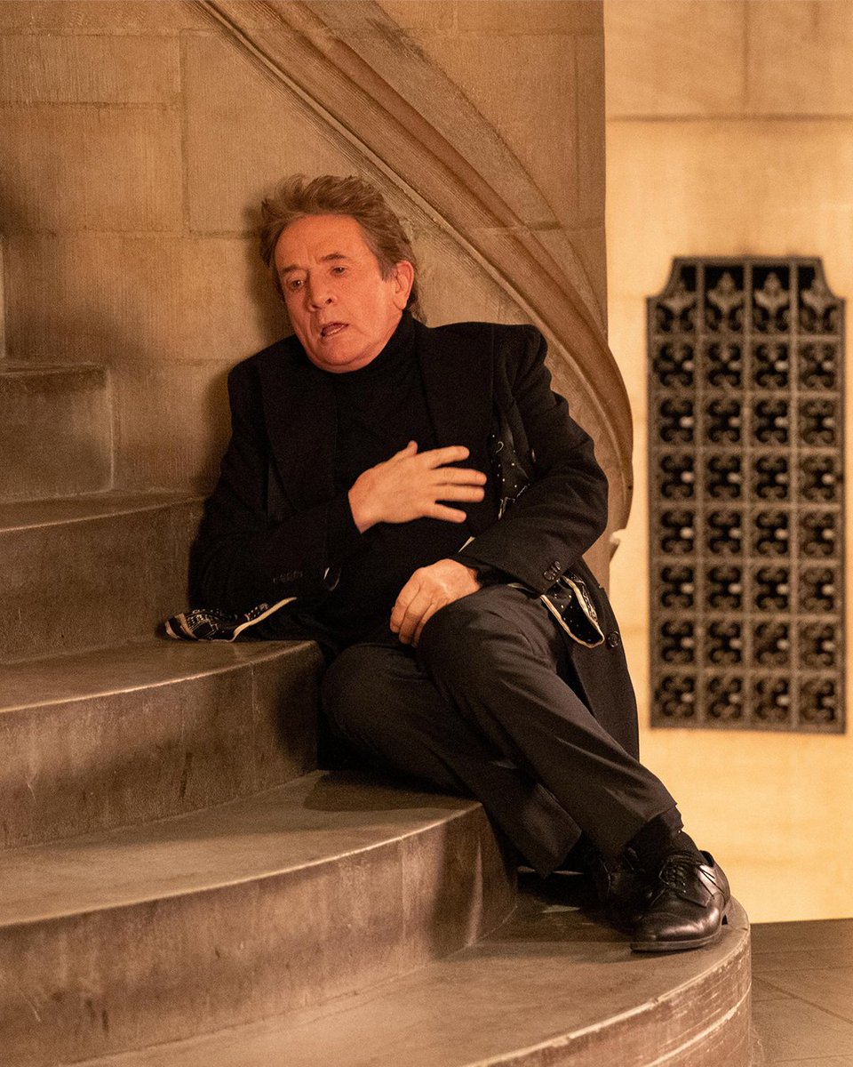 hulu's tweet photo. Us:  

"I'll be single soon"                                        Him: https://t.co/8uB5C5bwBL