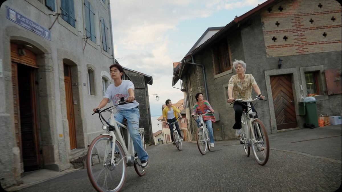 This is such a picturesque view ❤️ 
The song is so comforting, and the mv shots are well filmed, showing their beauty and happiness ❤️❤️  Stream YOU'RE BEAUTIFUL!
#Yourebeautiful