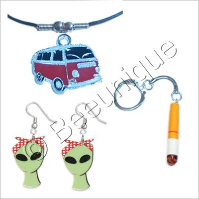 Beeunique's tweet photo. Lots of new earrings on Beeunique.  
https://t.co/5o9zcXzqc6

Everything from chattering teeth to blood bags! https://t.co/uvmq0vMmRk
