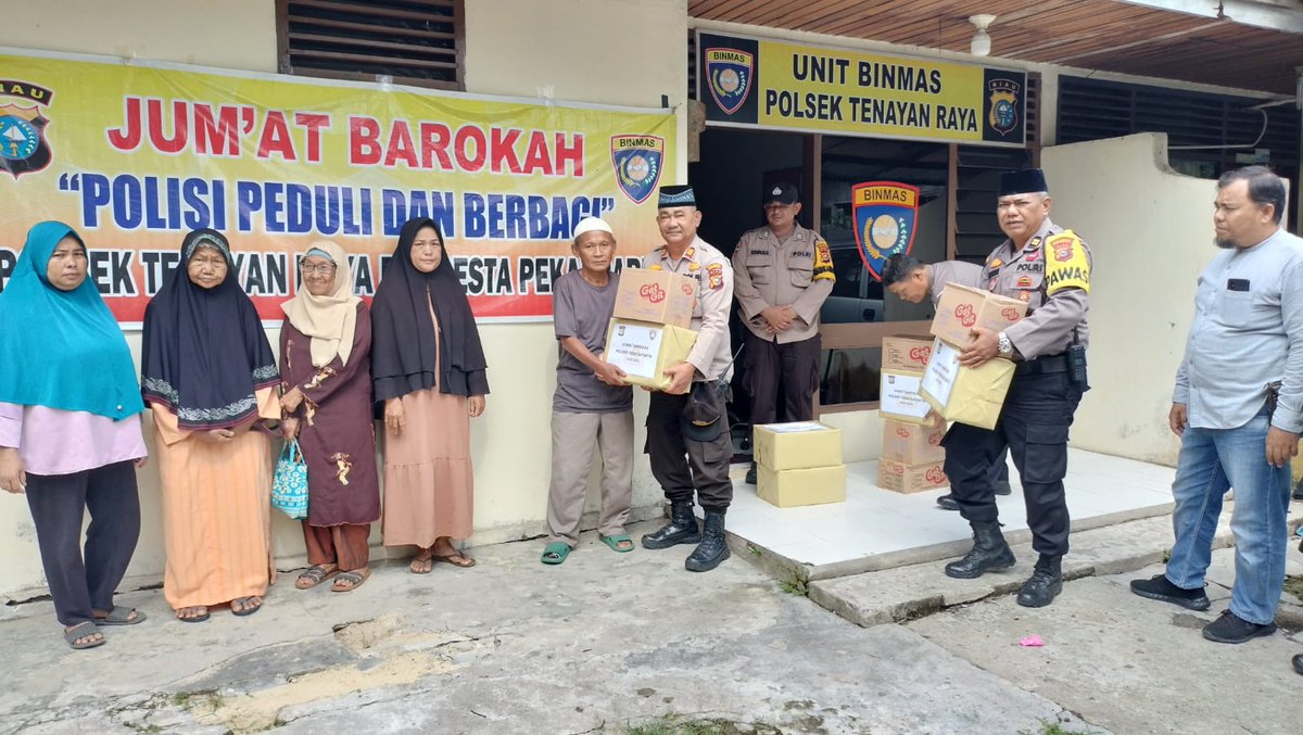 raya_tenayan's tweet photo. Jum'at Curhat Menyampaikan Pesan-pesan Kamtibmas kepada masyarakat Kel. Mentangor Kec. Kulim kota pekanbaru. https://t.co/bw8kms0iee