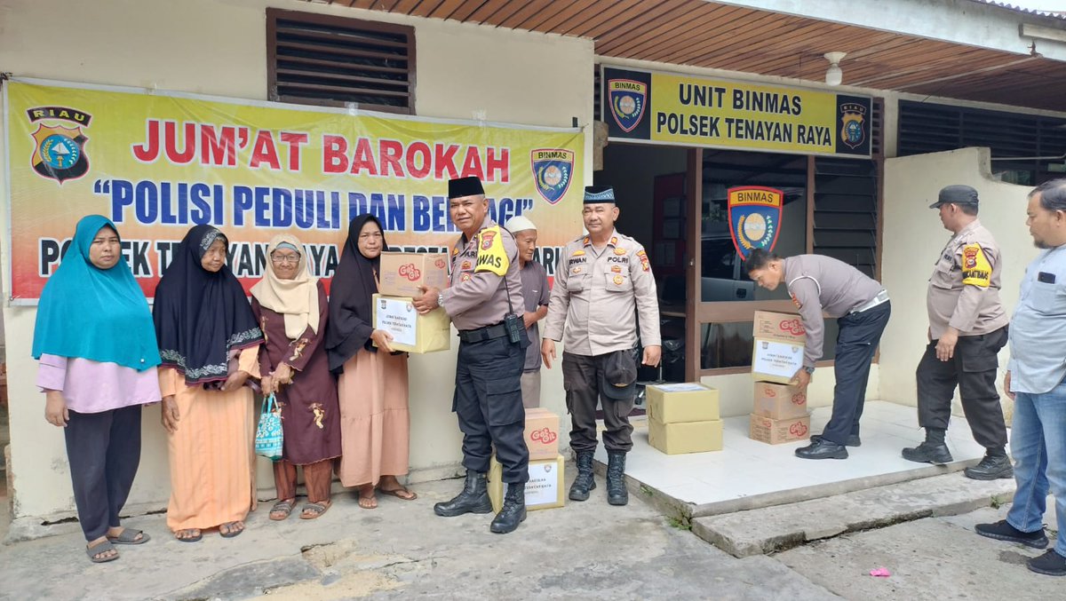raya_tenayan's tweet photo. Jum'at Curhat Menyampaikan Pesan-pesan Kamtibmas kepada masyarakat Kel. Mentangor Kec. Kulim kota pekanbaru. https://t.co/bw8kms0iee