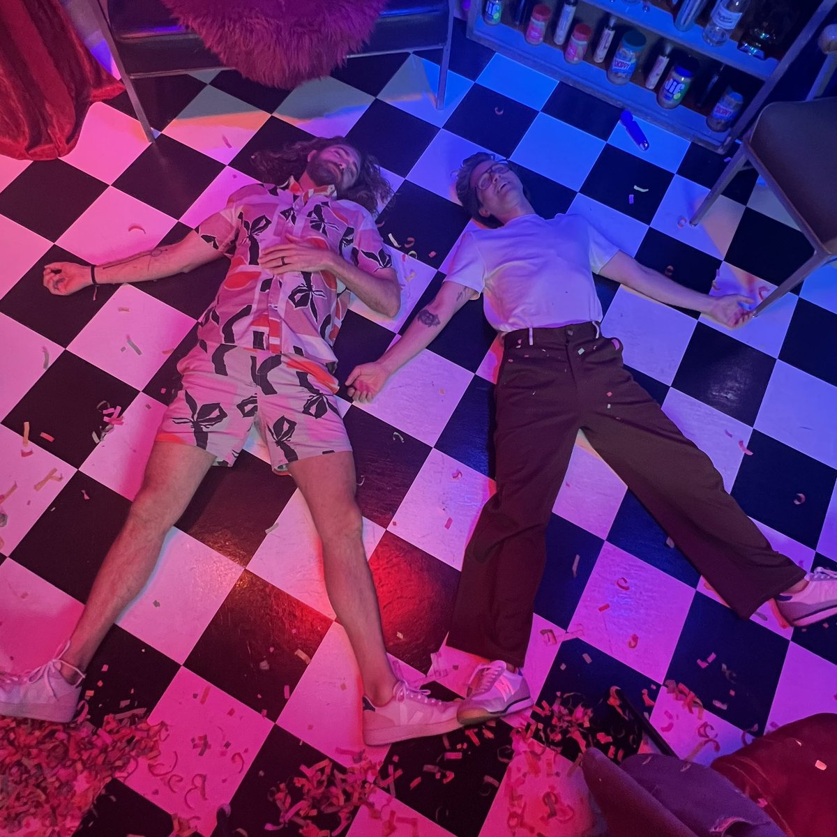 lostmythicality's tweet photo. thank you @rhettmc and @LinkNeal, for giving us so many beautiful wonderful magical mythical memories with each other to fall on the ground to, or well, to sleep. thank you for good mythical evening. it was everything and so much more. ✨ get home safe https://t.co/hCObL448da