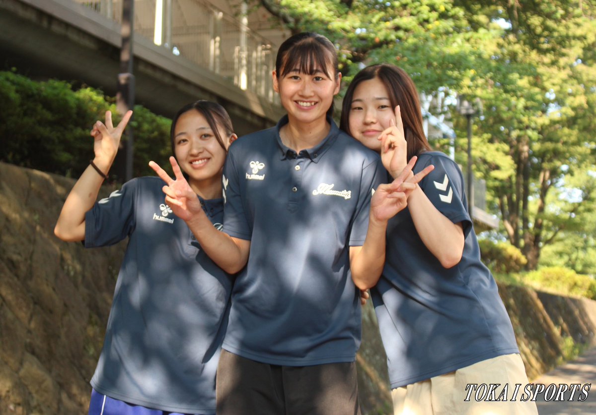 TOKAI_SPORTS's tweet photo. 🤾‍♀️秋季リーグ戦直前特集③🤾‍♀️
【湘南キャンパス女子ハンドボール部】

ついに明日始まる秋季リーグ戦に先駆け、スタメンが予想される７人をご紹介✨
最終となる３回目の今回は、４年生トリオ『小林愛 ✕ 小柴夏輝 ✕ 白石理子』です！ぜひご覧ください👀🔎⬇️

https://t.co/fSE57dQppU

#tokaimermaids https://t.co/es63qhW1D6