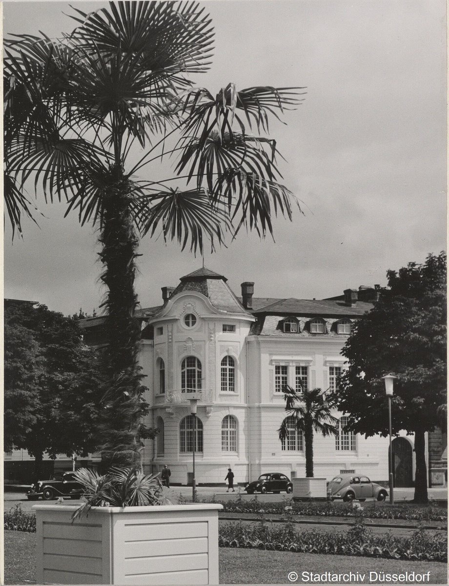 Wegen einer internen Veranstaltung bleibt das Stadtarchiv Düsseldorf am Dienstag, den 29.08.2023 ganztägig geschlossen.
Foto: Am Ehrrenhof um 1965, Signatur: StAD 5-8-0-403200.003
#histfotoduesseldorf #düsseldorf #duesseldorf #stadtarchivduesseldorf