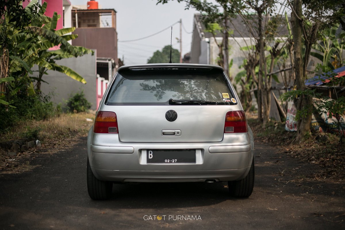 Dijual VW Golf Mk4 GTi 2001
☎️🗨️ : 082246683341

Pajak hidup panjang
Kondisi baik
Fitur original lengkap
Interior baik
Fungsi elektrikal normal
Mesin ok

2023 baru ganti
Timing belt
Waterpump
Skirklep plus klep baru
Paking topset baru
Cakram &amp; kanvas rem db baru
Koplingset baru