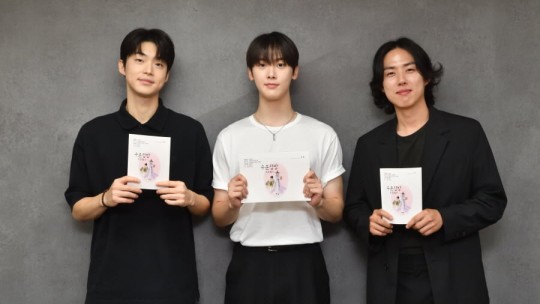 KoreanUpdates's tweet photo. Wavve to release movie "Soowoon Japbang" in December, starring #ASTRO #YoonSanha, #KimKangmin &amp; #BaekSunghyun. About Kim Yoo (Sanha), a test taker who falls into the gourmet world after he meets self-proclaimed best chef in Joseon (Kim)

https://t.co/0CeOBCKexR #KoreanUpdates RZ https://t.co/VR5OTnuELF