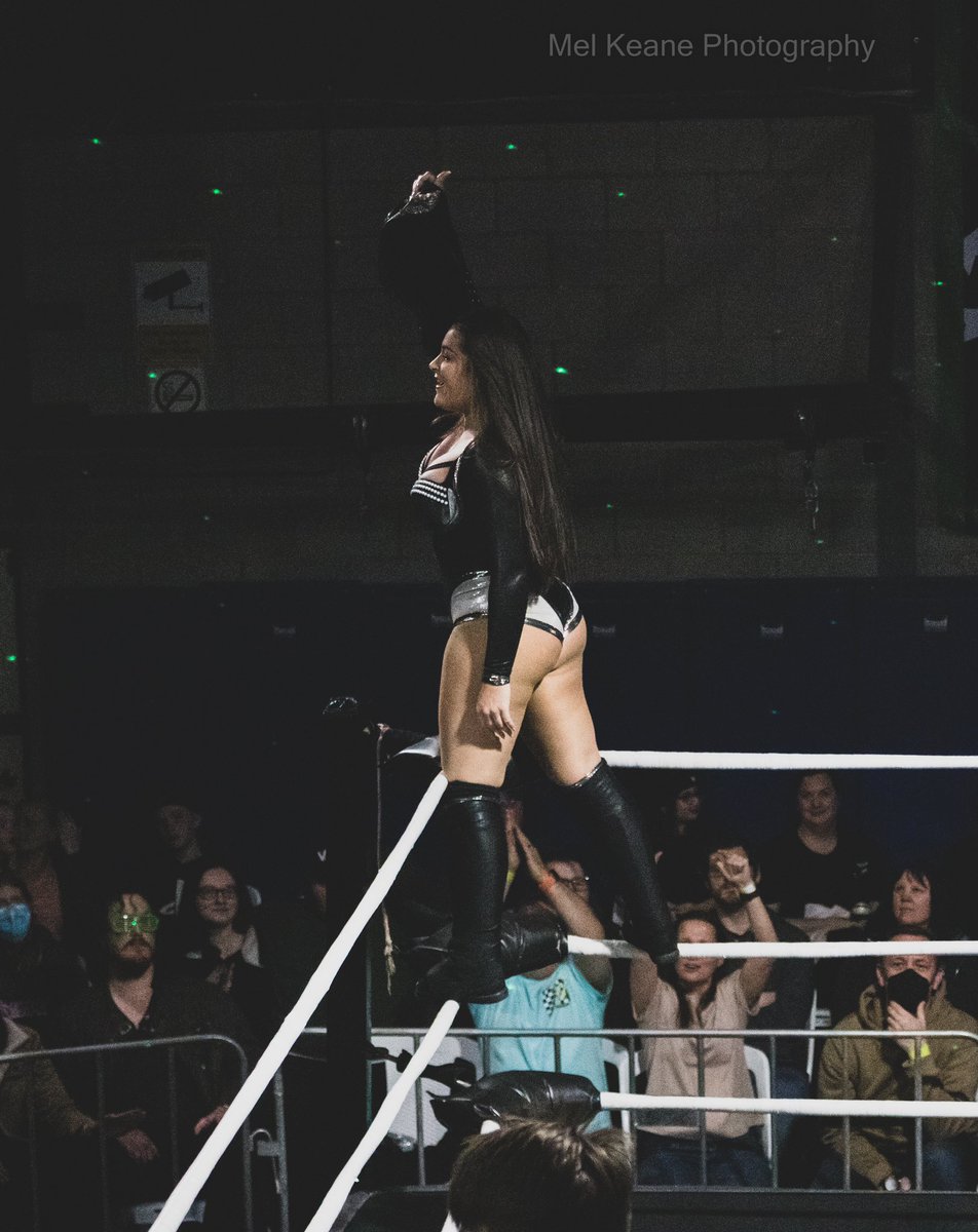 5avannah5ummer5's tweet photo. Hands up for Friday!! @rcwrestling #Princessofperfection π https://t.co/MomShKwkyj