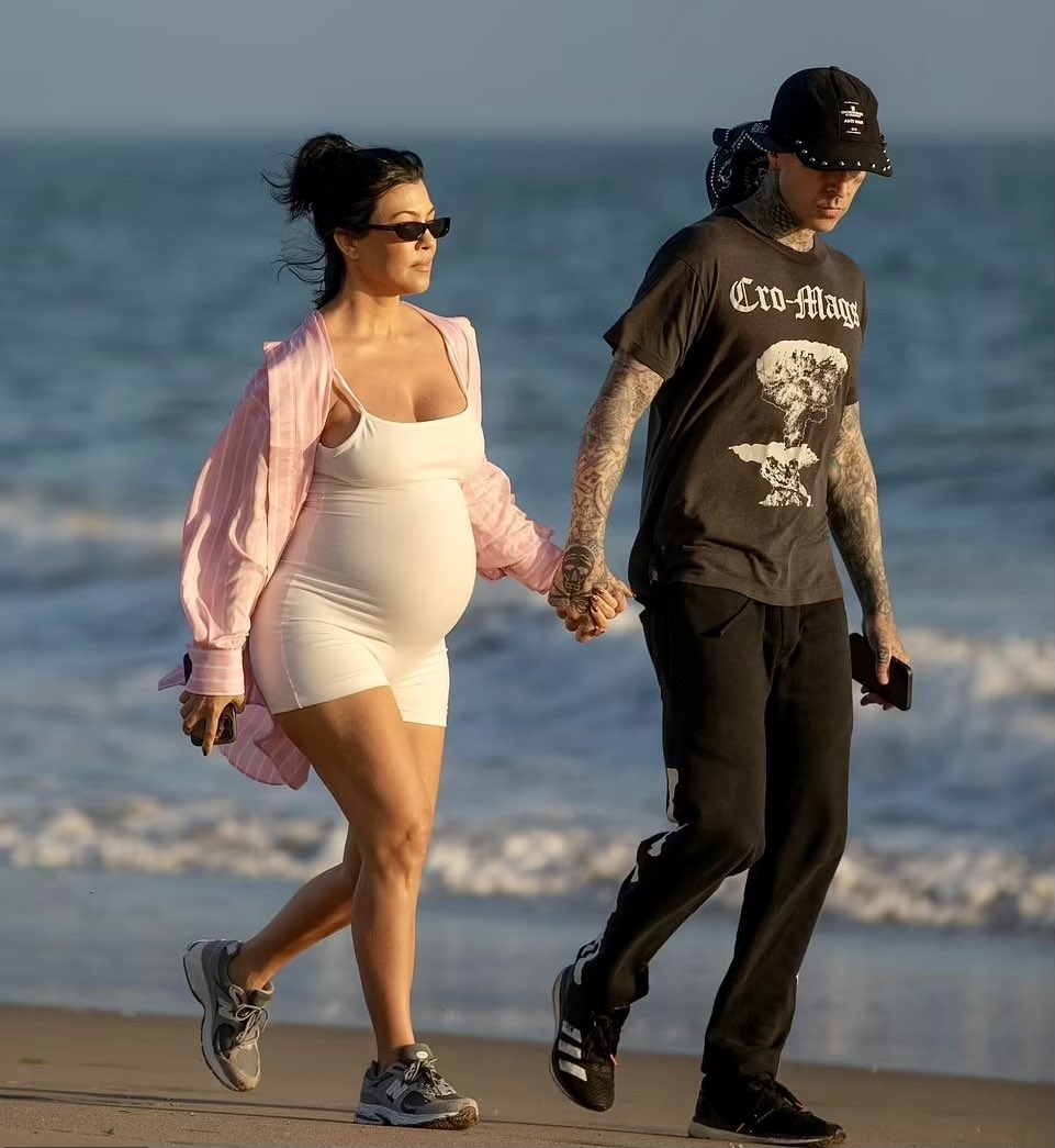 planetKourt's tweet photo. this is really magical ✨☀️❤️ @kourtneykardash @travisbarker https://t.co/JxuyfQJvzc