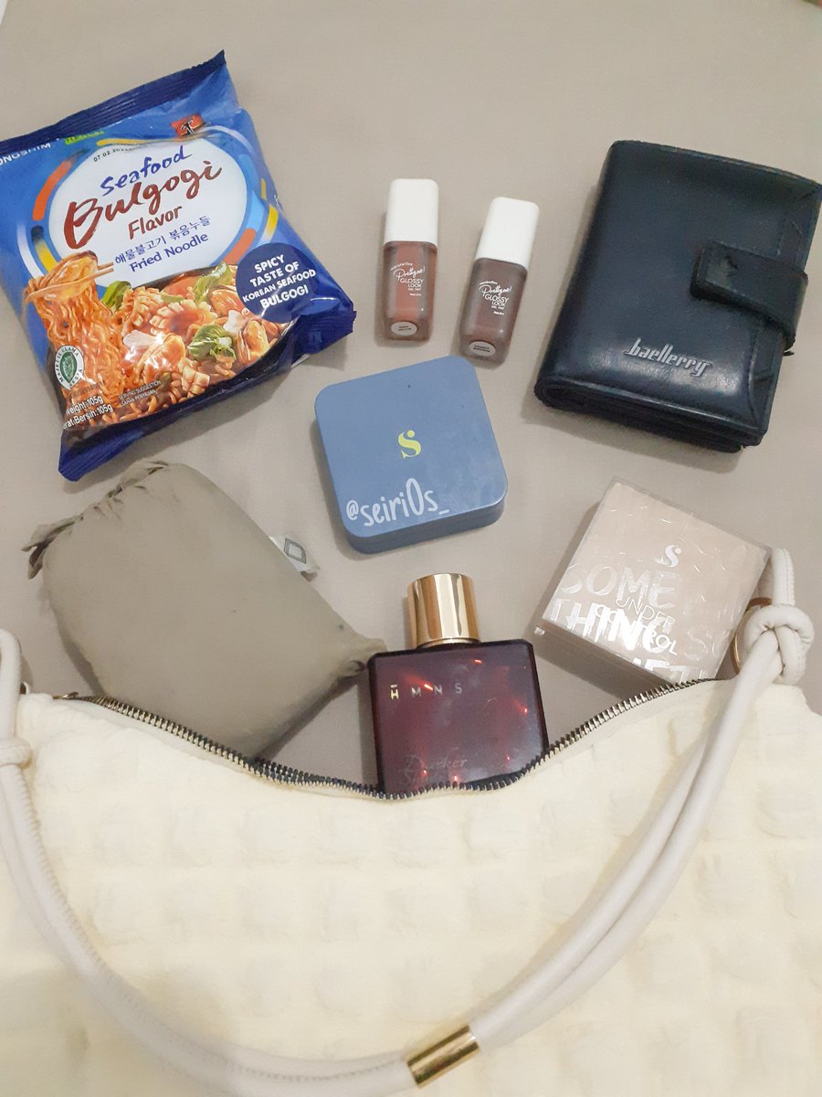 seiri0s_'s tweet photo. ♡ Shoulder Bag ♡

🛒https://t.co/wO09lxh8vt
Ini shoulder bag gemoy banget jujur, mana harganya cuma 40rb-an😭 Bagian luarnya kain puffy gitu, trs dalemnya ada furingnya. Talinya gabisa diadjust ya. Selain gemoy, ini juga muat banyak. Bawaan kaya di gambar masih ada space sisa. https://t.co/ZIQxPl3Xgf