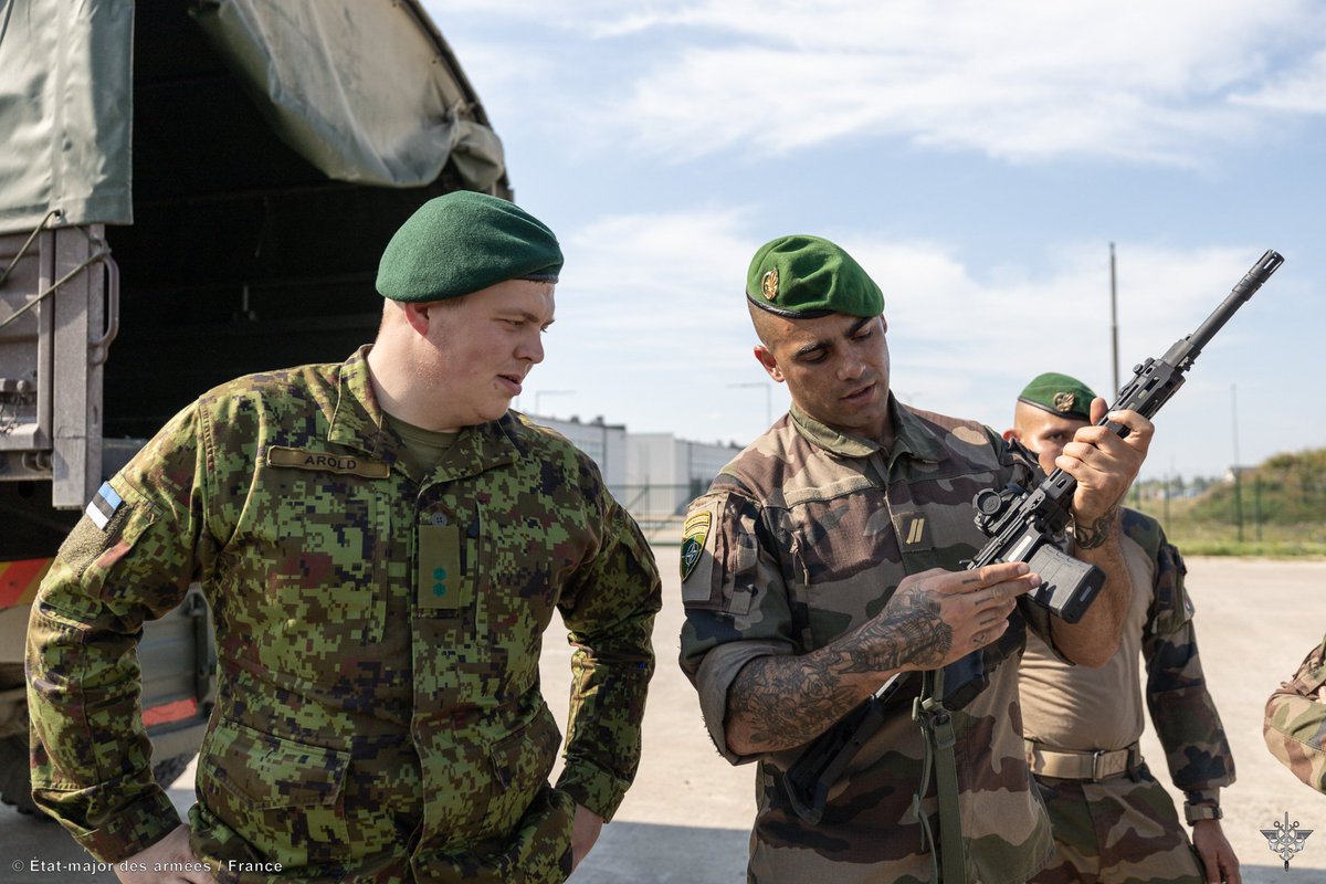 LegionEtrangere's tweet image. #MissionLynx avec les légionnaires sapeurs du #1REG 🇫🇷 et sapeurs estoniens 🇪🇪 : entraînement sur les missions de sécurité de convois et l'ouverture d'itinéraires.

Lire ➡️ defense.gouv.fr/terre/actualit…
