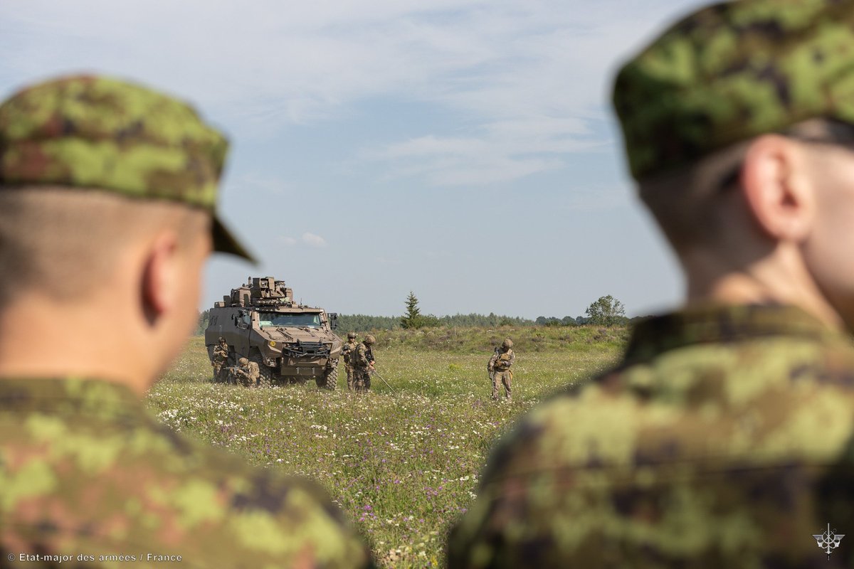 LegionEtrangere's tweet image. #MissionLynx avec les légionnaires sapeurs du #1REG 🇫🇷 et sapeurs estoniens 🇪🇪 : entraînement sur les missions de sécurité de convois et l'ouverture d'itinéraires.

Lire ➡️ defense.gouv.fr/terre/actualit…