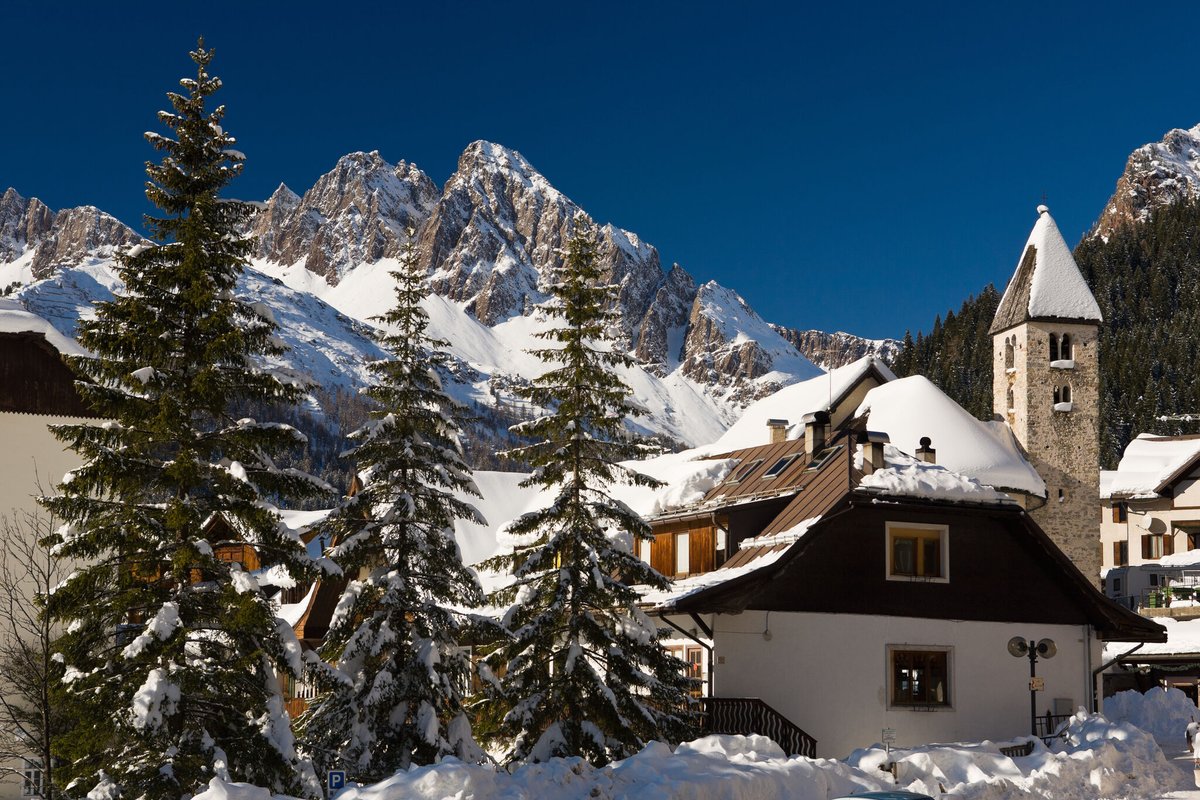 Introducing...San Martino di Castrozza! 

Described by many as a mini Cortina, we think our school groups will LOVE this fantastic resort!

Take a look 👉bit.ly/3JjGt9n

#ukedchat #edutwitter #schoolski