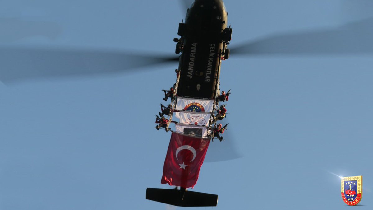 Jandarma Genel Komutanlığı olarak, Malazgirt Zaferi'nin 9️⃣5️⃣2️⃣. Yıl Dönümü Anma Etkinlikleri kapsamında Bitlis Ahlat'ta yerimizi aldık.

Tüm vatandaşlarımızı Jandarma stantlarımıza bekliyoruz.
📍Bitlis
#Jandarma