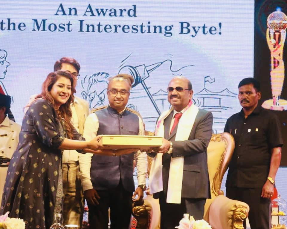 seishinkaiindia's tweet photo. Yesterday I was invited as a Guest at the 9th Journalism Awards where I had the privilege to award the hard working journalists with their well deserved awards . 

#journalism #timesofindia #candidcommunication #Russia https://t.co/4sdHneIt9q